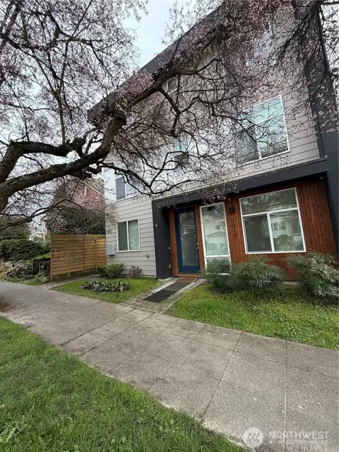 1017 NE 55th St, Seattle, WA 98105