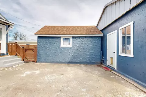 Exterior - 1572 E Alder St, Walla Walla, WA 99362 photo 2 of 7