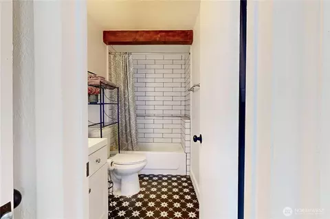 Bath - 1572 E Alder St, Walla Walla, WA 99362 photo 1 of 3
