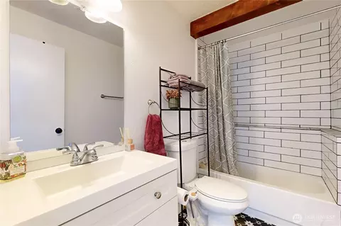 Bath - 1572 E Alder St, Walla Walla, WA 99362 photo 2 of 3