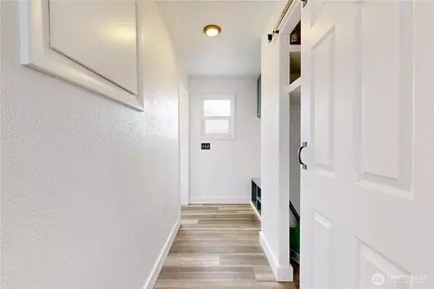 Entry Way - 1572 E Alder St, Walla Walla, WA 99362 photo 1 of 4