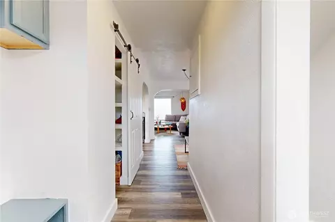 Entry Way - 1572 E Alder St, Walla Walla, WA 99362 photo 3 of 4