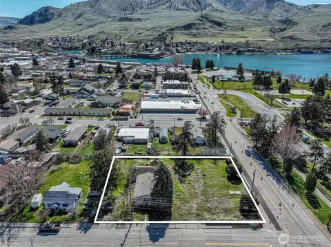 325 W Highland Ave, Chelan, WA 98816