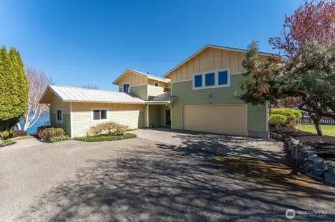 1606 S Lakeshore Rd, Chelan, WA 98816