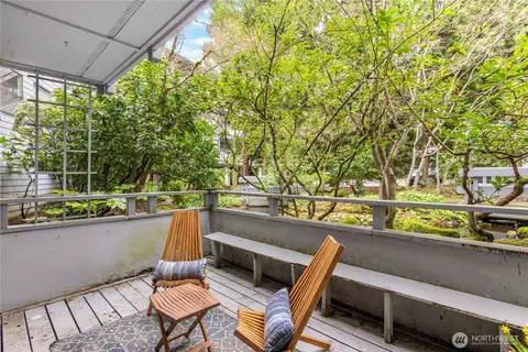 7930 SE 34th St #203, Mercer Island, WA 98040