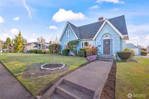 327 5th St SW, Puyallup, WA 98371