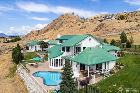 335 Henderson Rd, Chelan, WA 98816