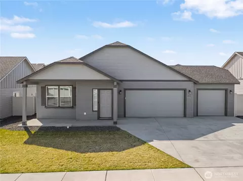 212 Royal Palm Dr, Moses Lake, WA 98837