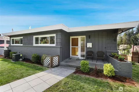 8605 46th Ave SW, Seattle, WA 98136
