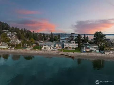 9 SW Three Tree Point Ln, Burien, WA 98166