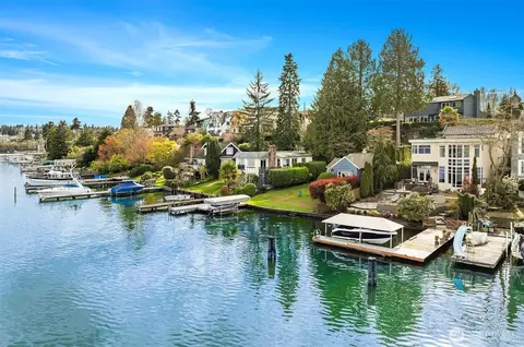 8418 Island Dr S, Seattle, WA 98118