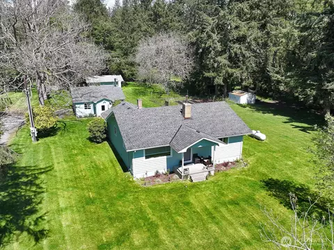 397 Lagoon Point Rd, Greenbank, WA 98253