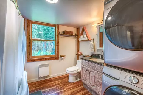 Bath - 653 Cedar Hill Rd, Eastsound, WA 98245 photo 3 of 3