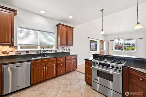 Kitchen - 40 Coral Dr, Sequim, WA 98382 photo 4 of 5