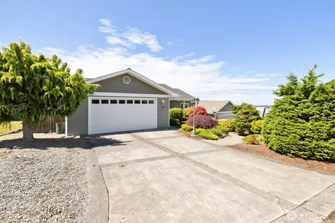 40 Coral Dr, Sequim, WA 98382