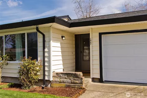 Exterior - 1867 Clovercrest St, Enumclaw, WA 98022 photo 6 of 8