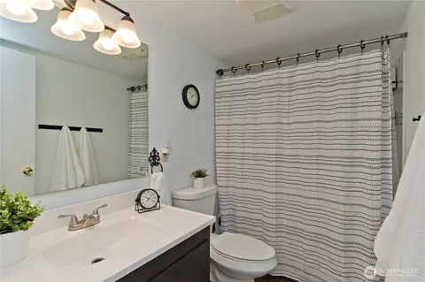Bath - 1867 Clovercrest St, Enumclaw, WA 98022 photo 1 of 2