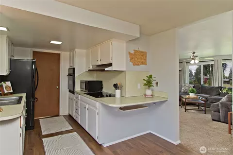 Kitchen - 1867 Clovercrest St, Enumclaw, WA 98022 photo 1 of 4