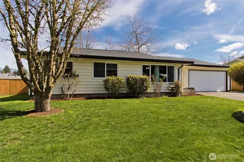 Exterior - 1867 Clovercrest St, Enumclaw, WA 98022 photo 5 of 8