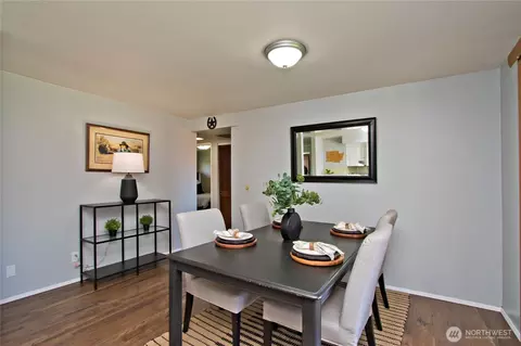 Dining - 1867 Clovercrest St, Enumclaw, WA 98022 photo 2 of 3