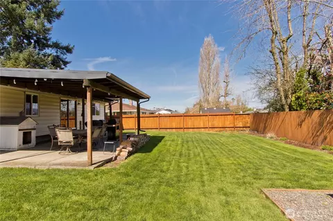 Exterior - 1867 Clovercrest St, Enumclaw, WA 98022 photo 2 of 8