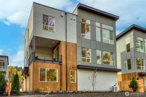 10628 E Riverside Dr, Bothell, WA 98011