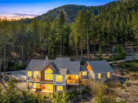 6827 Forest Ridge Dr, Wenatchee, WA 98801