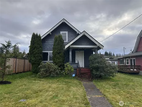1112 4th St, Cosmopolis, WA 98537