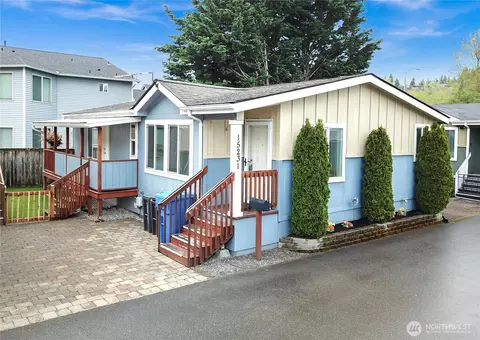 15231 Pine Dr, Renton, WA 98058