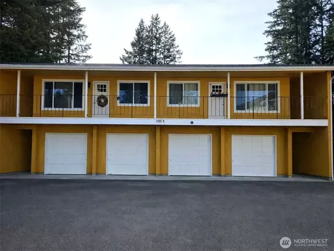1125 N 13th St #B, Shelton, WA 98584