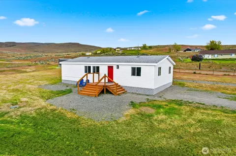 671 Hull Rd, Selah, WA 98942