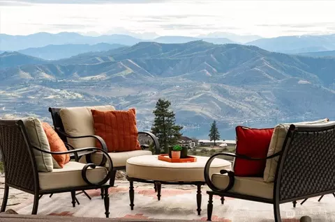 95 Horizon Ln, Chelan, WA 98816