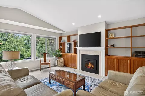 2010 Creekside Ln, Anacortes, WA 98221