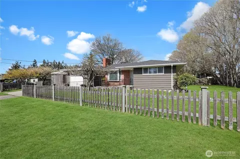 672 SE 4th Ave, Oak Harbor, WA 98277