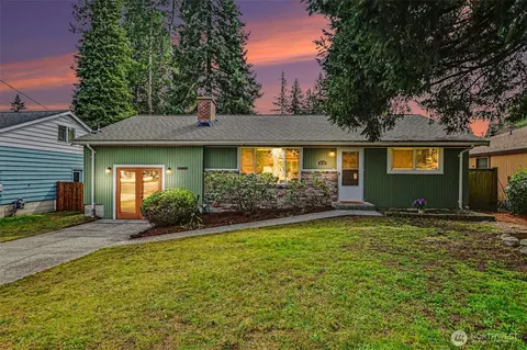 819 NE 180th St, Shoreline, WA 98155