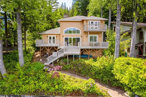 33571 Cliff Rd, Mount Vernon, WA 98274