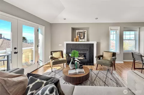 Living - 3111 Norton Ave #C, Everett, WA 98201 photo 1 of 5