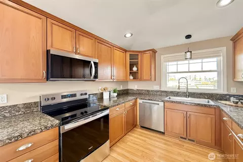 Kitchen - 3111 Norton Ave #C, Everett, WA 98201 photo 2 of 2