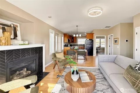 Living - 3111 Norton Ave #C, Everett, WA 98201 photo 2 of 5