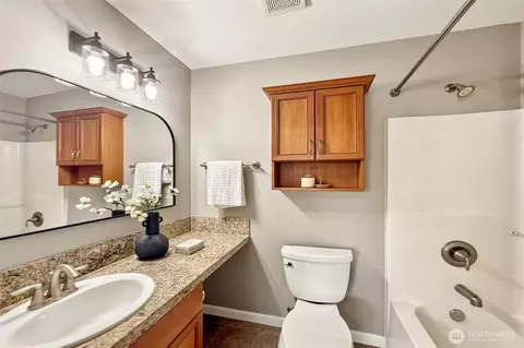Bath - 3111 Norton Ave #C, Everett, WA 98201 photo 2 of 3