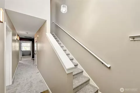 Entry Way - 3111 Norton Ave #C, Everett, WA 98201 photo 1 of 2