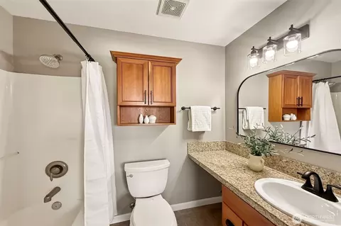 Bath - 3111 Norton Ave #C, Everett, WA 98201 photo 3 of 3