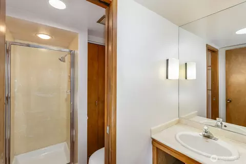 Bath - 606 Wetmore Ave, Everett, WA 98201 photo 2 of 2