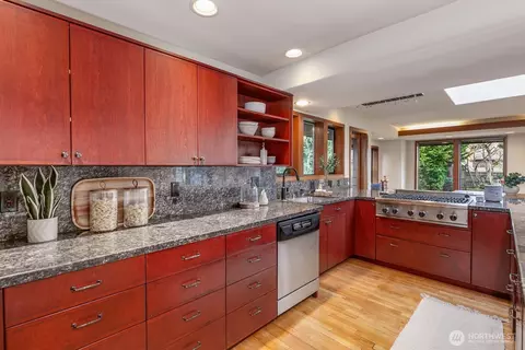 Kitchen - 606 Wetmore Ave, Everett, WA 98201 photo 5 of 5