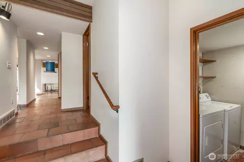 Entry Way - 606 Wetmore Ave, Everett, WA 98201 photo 1 of 2