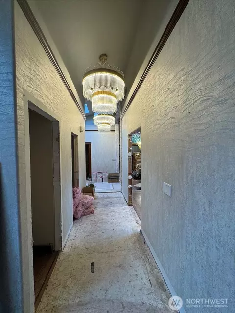 Entry Way - 2620 Maltby Rd, Bothell, WA 98012 photo 4 of 5