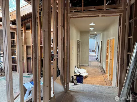 Entry Way - 2620 Maltby Rd, Bothell, WA 98012 photo 2 of 5