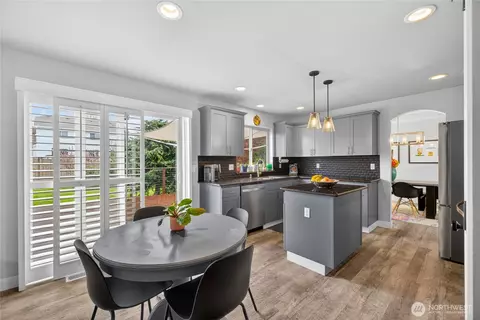 1031 Cove View Cir, Oak Harbor, WA 98277
