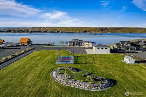 5874 Panorama Dr, Moses Lake, WA 98837