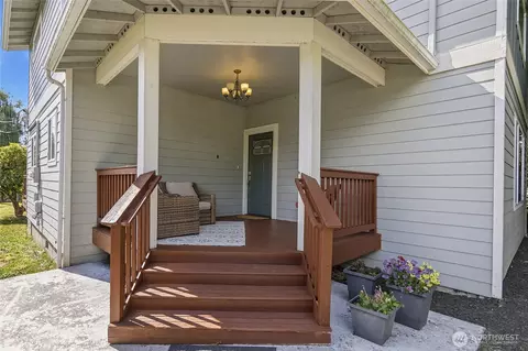 Exterior - 1910 Chestnut St, Everett, WA 98201 photo 1 of 7